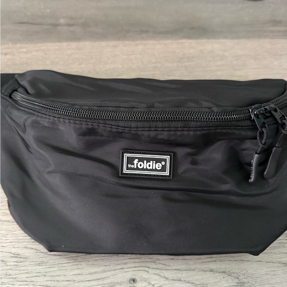 The Foldie Crossbody Fanny Pack NWT Black - Picture 3 of 12